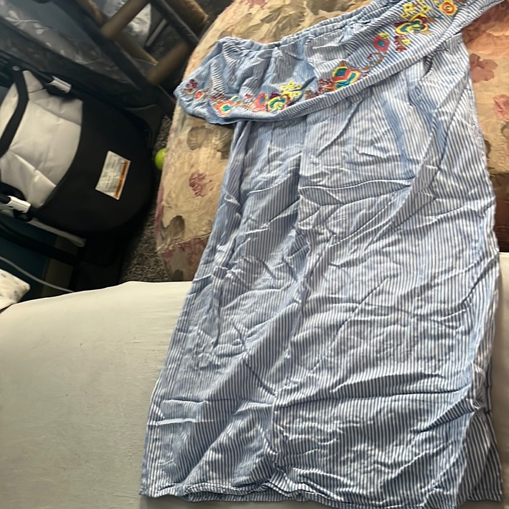 Beautiful dress worn like 5 times super cute